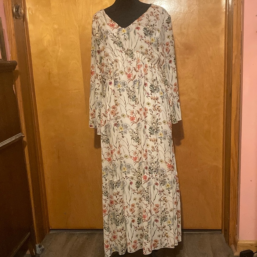 Pyramid Collection Cream and Green V-Neck Bishop Sleeve Gown
